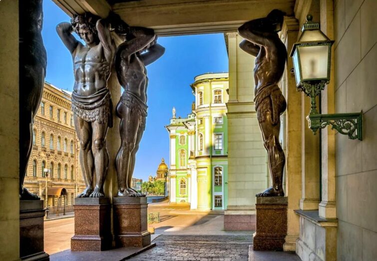 Пешеходная экскурсия по Спб и городская современная скульптура